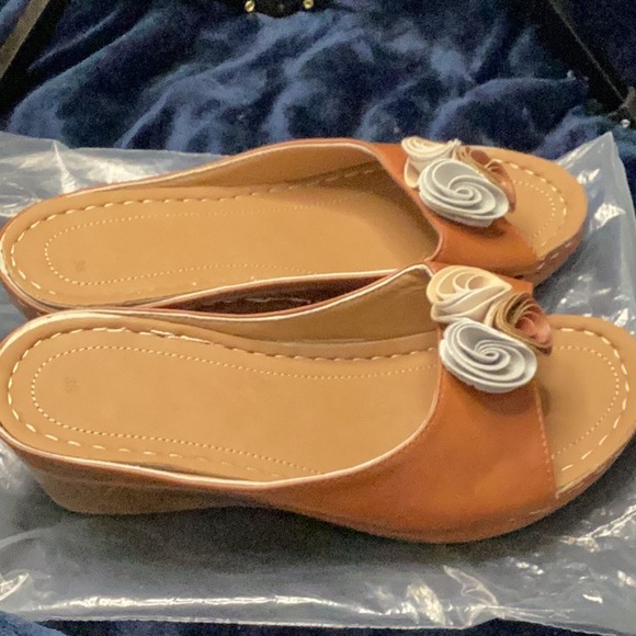 PAOTMBU - Brown Rose Appliqué Wedge Slide - size 7 (38) - new - Picture 7 of 11